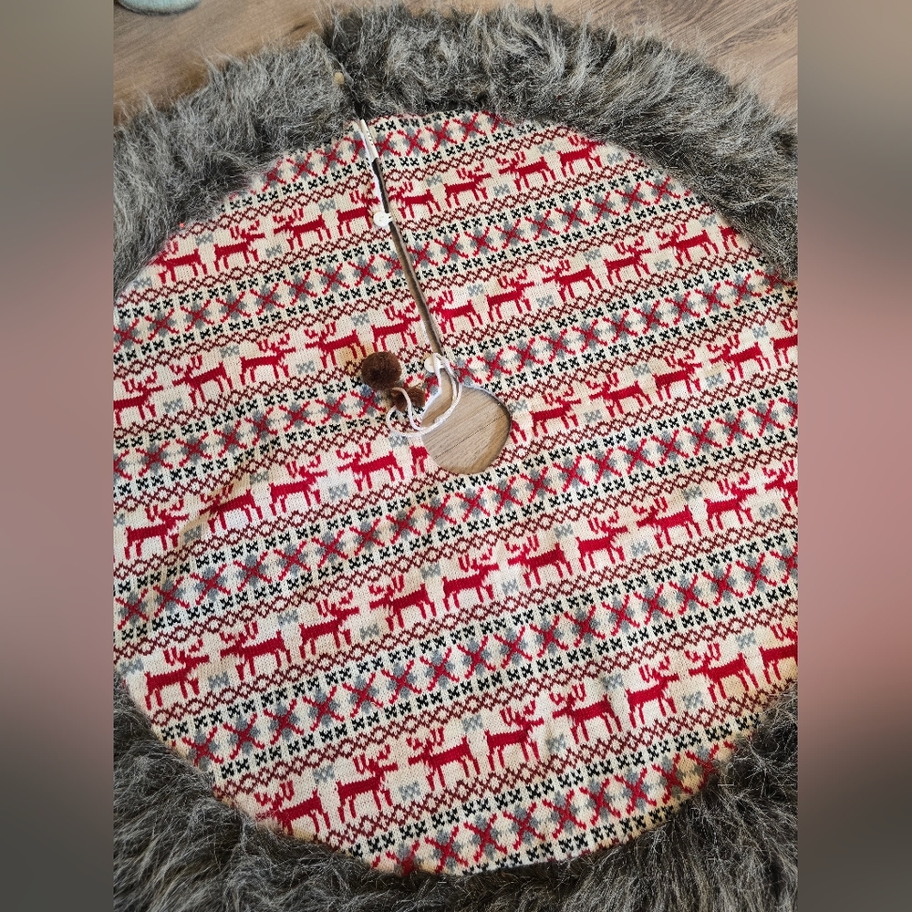 Christmas Tree Skirt 29x29 Super Cute